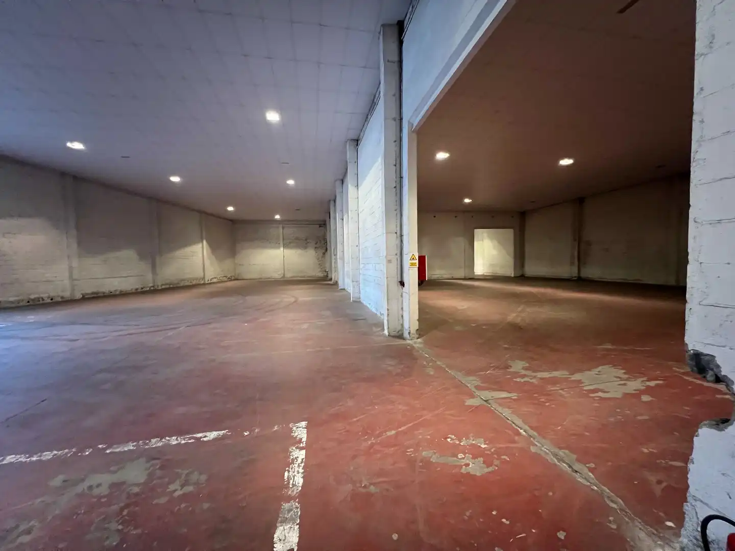 Nave industrial de alquiler en Santiago de Compostela  con Calefacción