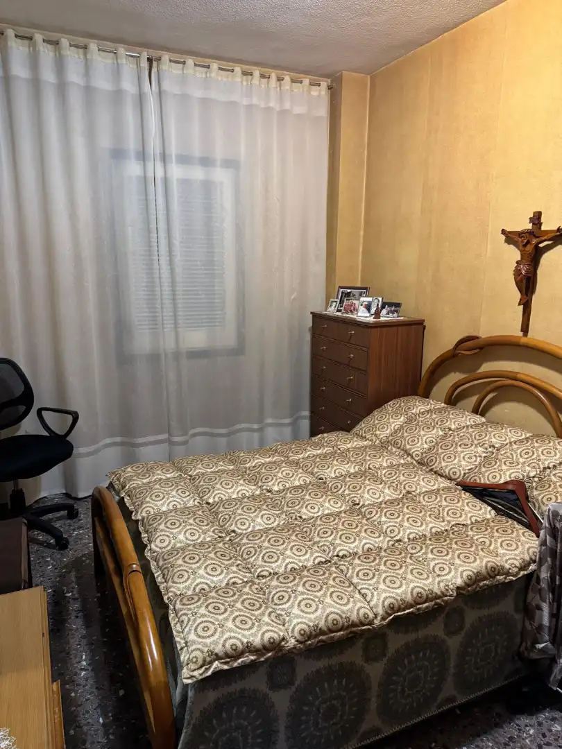 Habitación de Piso en venta en Badalona con Amueblado, Horno y Lavadora