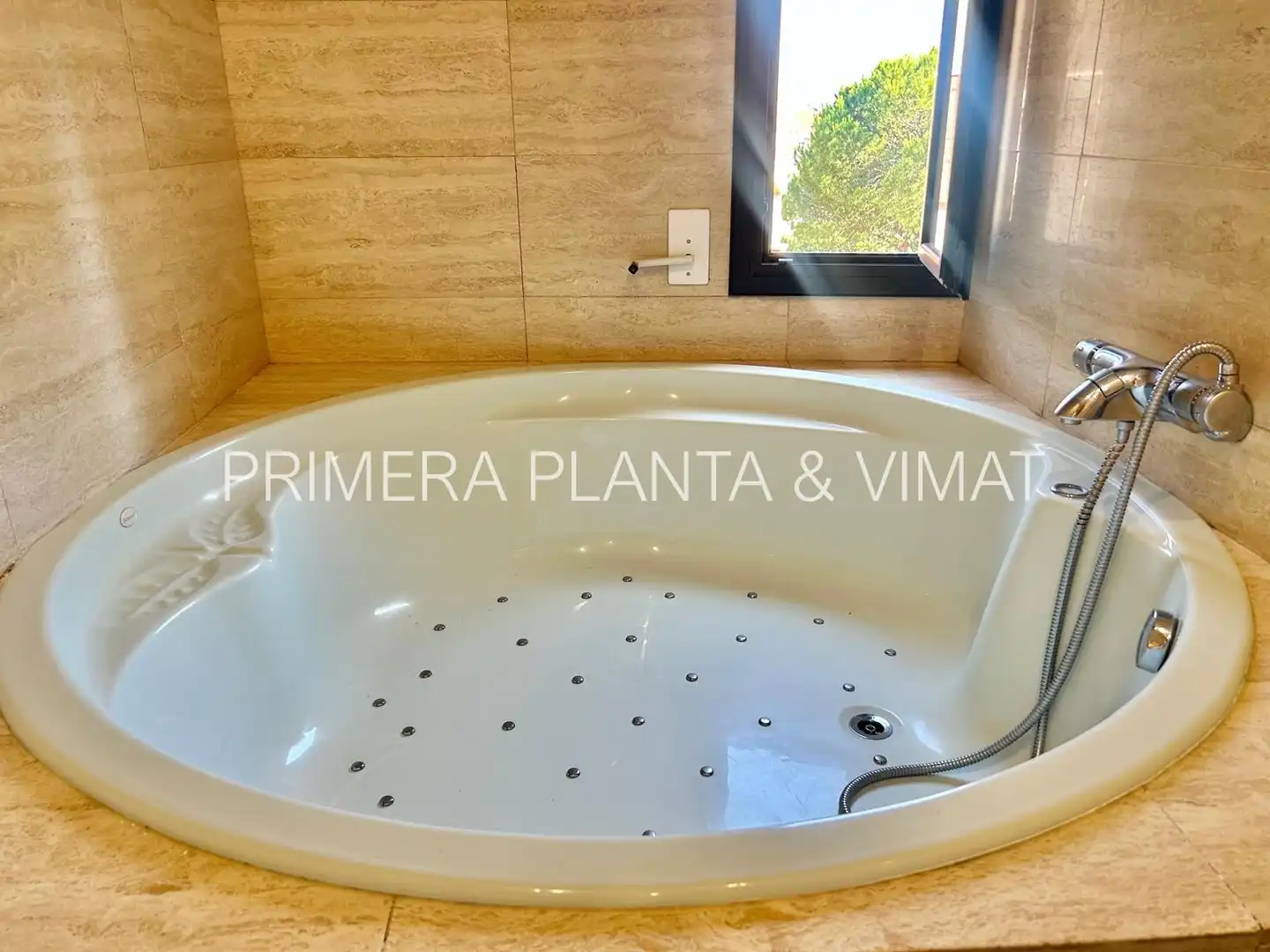 Bany de Casa o xalet en venda en Mataró amb Calefacció, Terrassa i Piscina