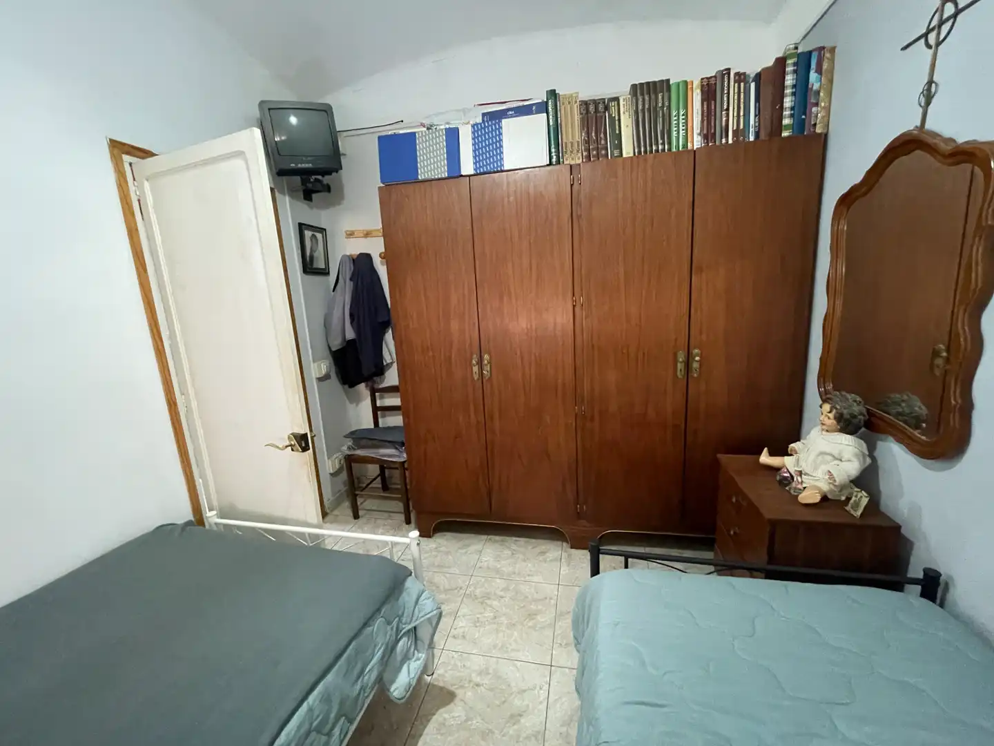 Casa aparellada amb jardí en venda a Olot, imagen 12