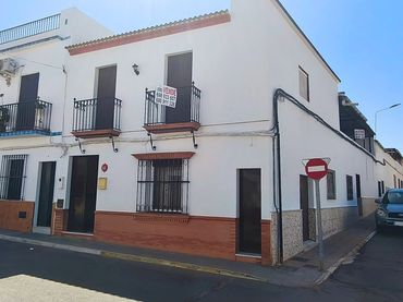 Casa con balcón en venta en Calle Clavel 55
