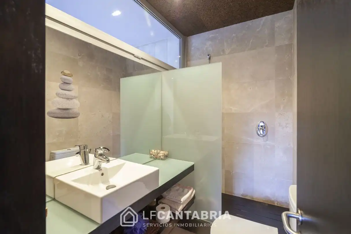 Bathroom of Flat for sale in Santander  with Heating, Private garden and Terrace