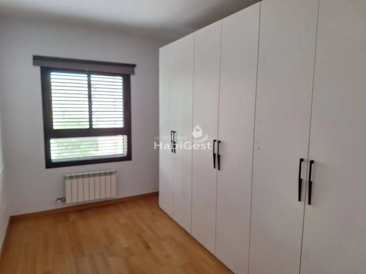 Schlafzimmer von Wohnung zur Miete in Girona mit Klimaanlage, Heizung und Parkett