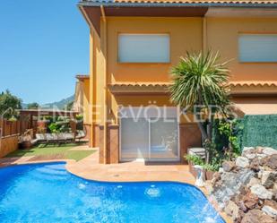 Vista exterior de Casa o xalet en venda en Les Preses amb Terrassa, Piscina i Balcó