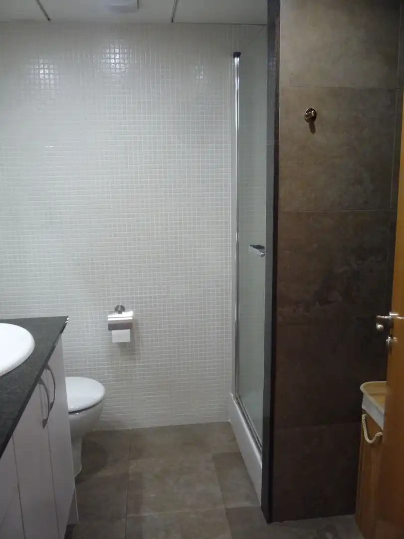 Badezimmer von Wohnung zum Verkauf in Sitges mit Klimaanlage, Heizung und Terrasse