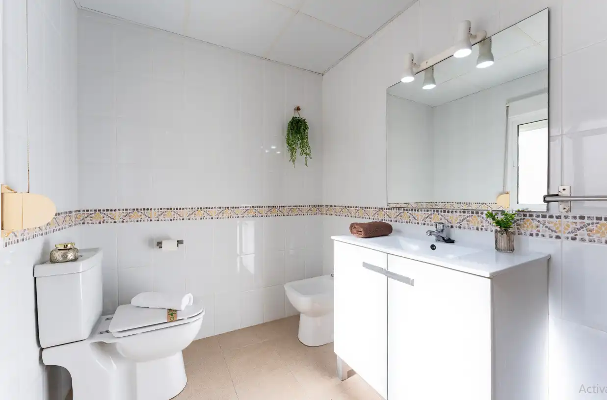 Bathroom of Flat for sale in Benalmádena  with Air Conditioner, Heating and Furnished