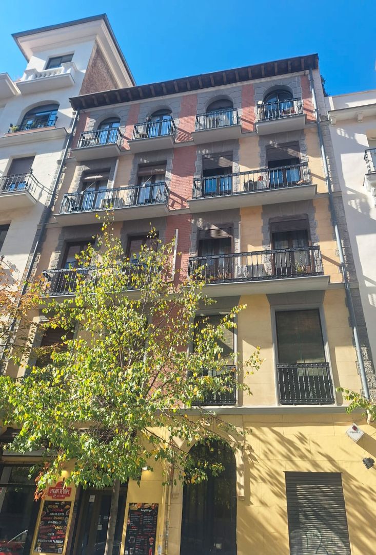 Exterior view of Flat to rent in  Madrid Capital  with Air Conditioner, Furnished and Oven