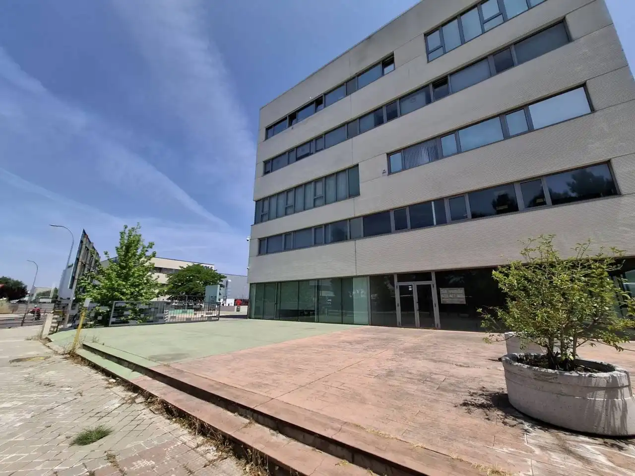 Vista exterior de Oficina de alquiler en Coslada con Aire acondicionado, Calefacción y Alarma