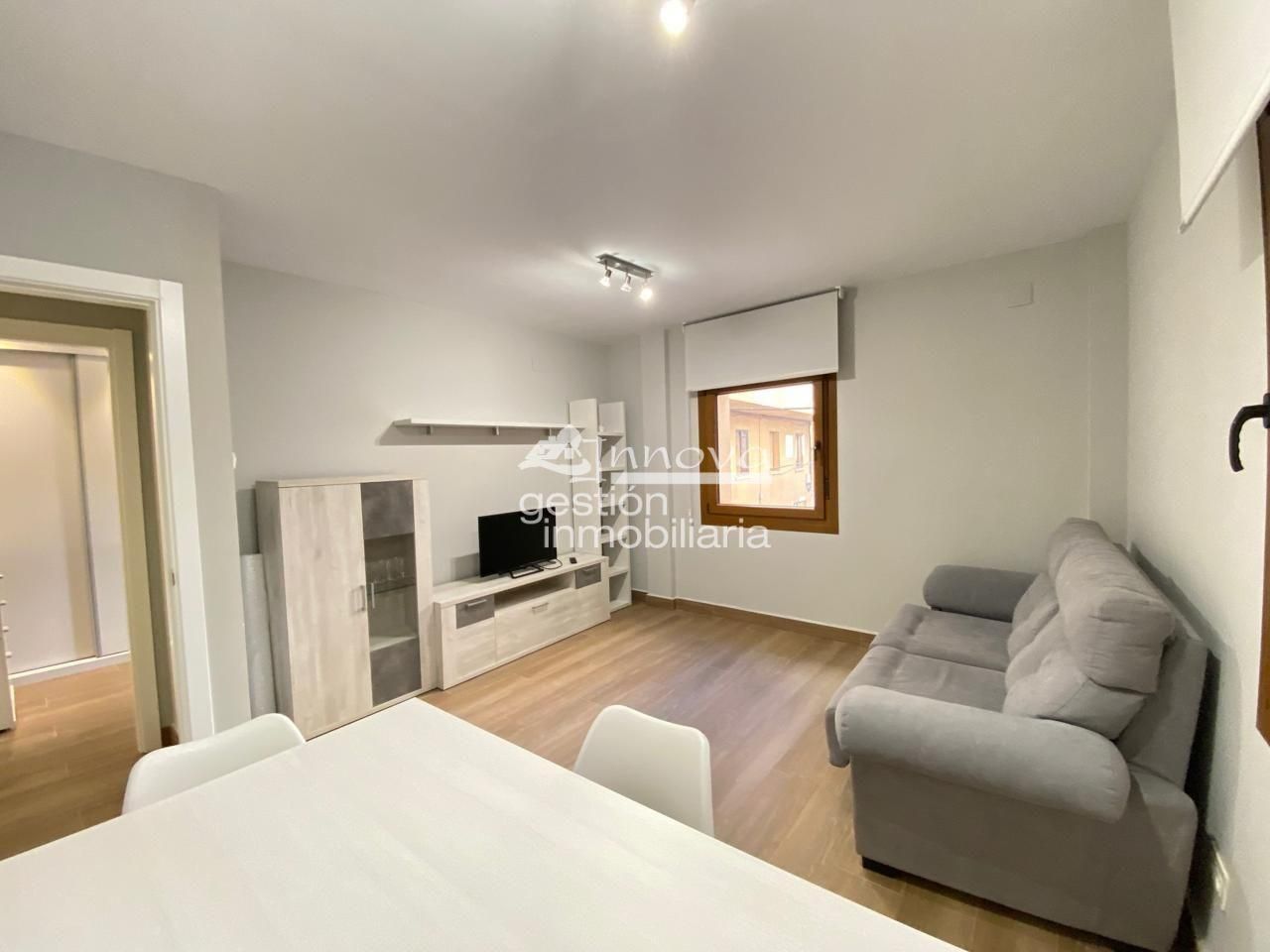 Planta baja de alquiler en San Nicolás, Plaza Mayor - San Agustín