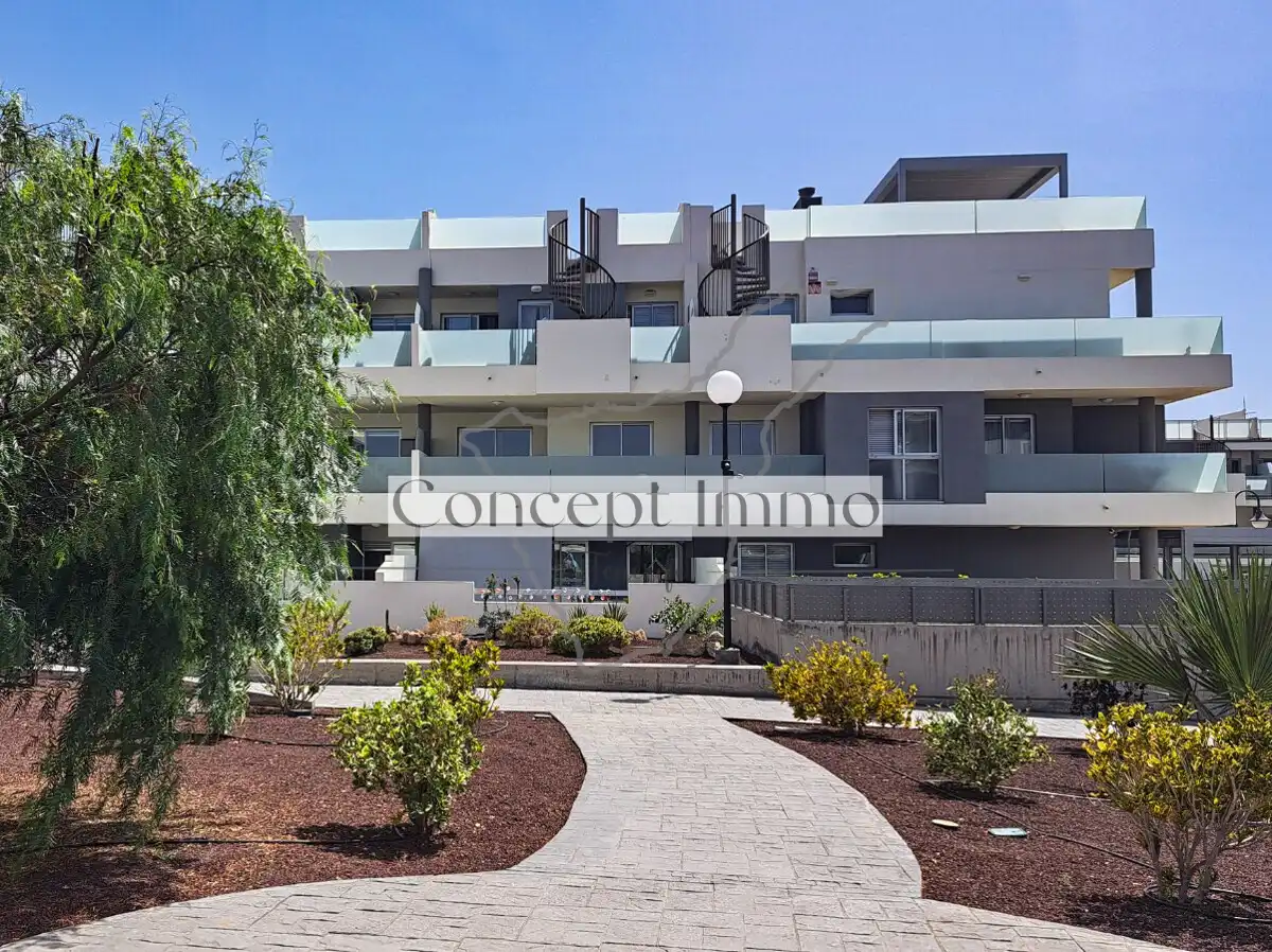 Vista exterior de Planta baja en venta en Granadilla de Abona con Terraza, Trastero y Piscina comunitaria