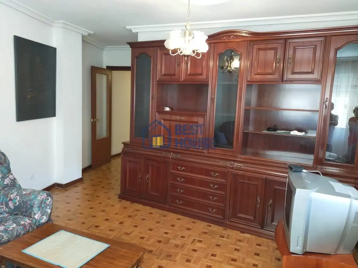 Comedor de Piso de alquiler en León Capital  con Calefacción, Parquet y Amueblado