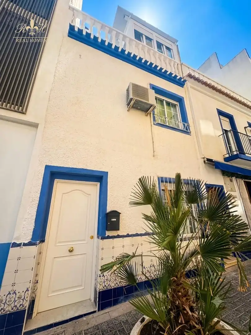 Vista exterior de Casa o xalet de lloguer en Benidorm amb Aire condicionat i Moblat