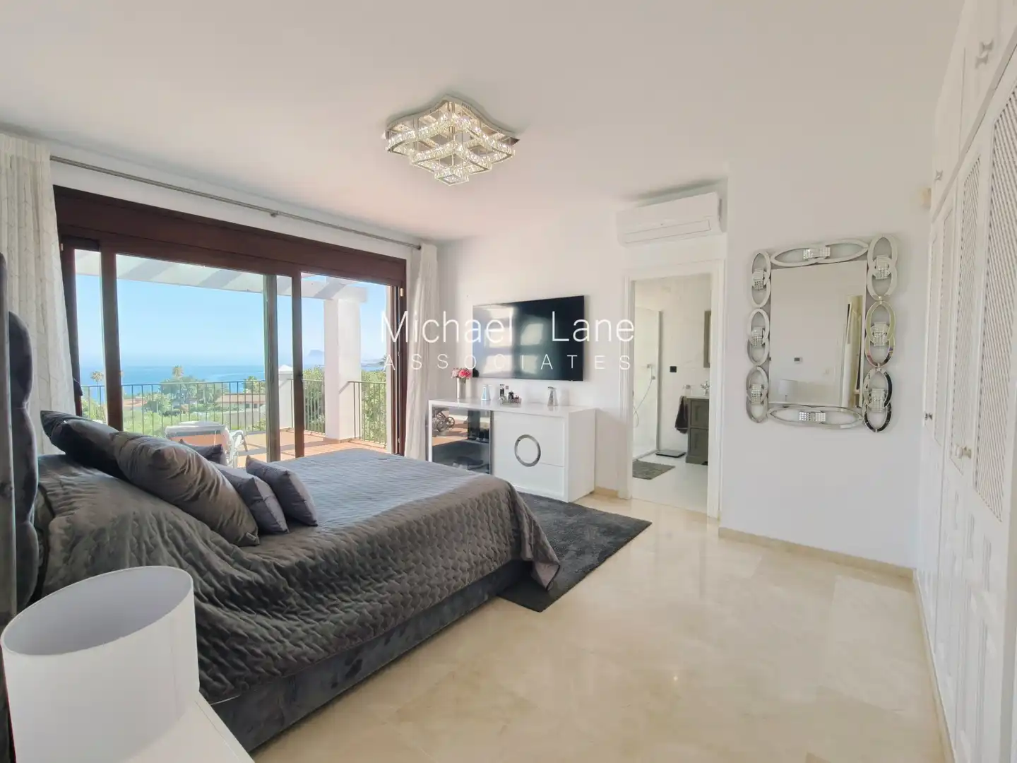Bedroom of Houses for sale in Sotogrande  with Air Conditioner, Heating and Private garden