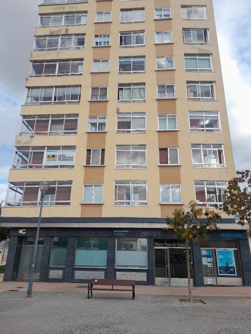 Vista exterior de Pis en venda en Burgos Capital amb Calefacció, Parquet i Terrassa