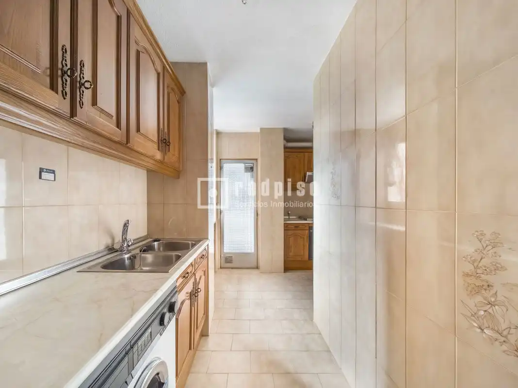 Cocina de Piso en venta en Madrid con Calefacción y Jardín privado