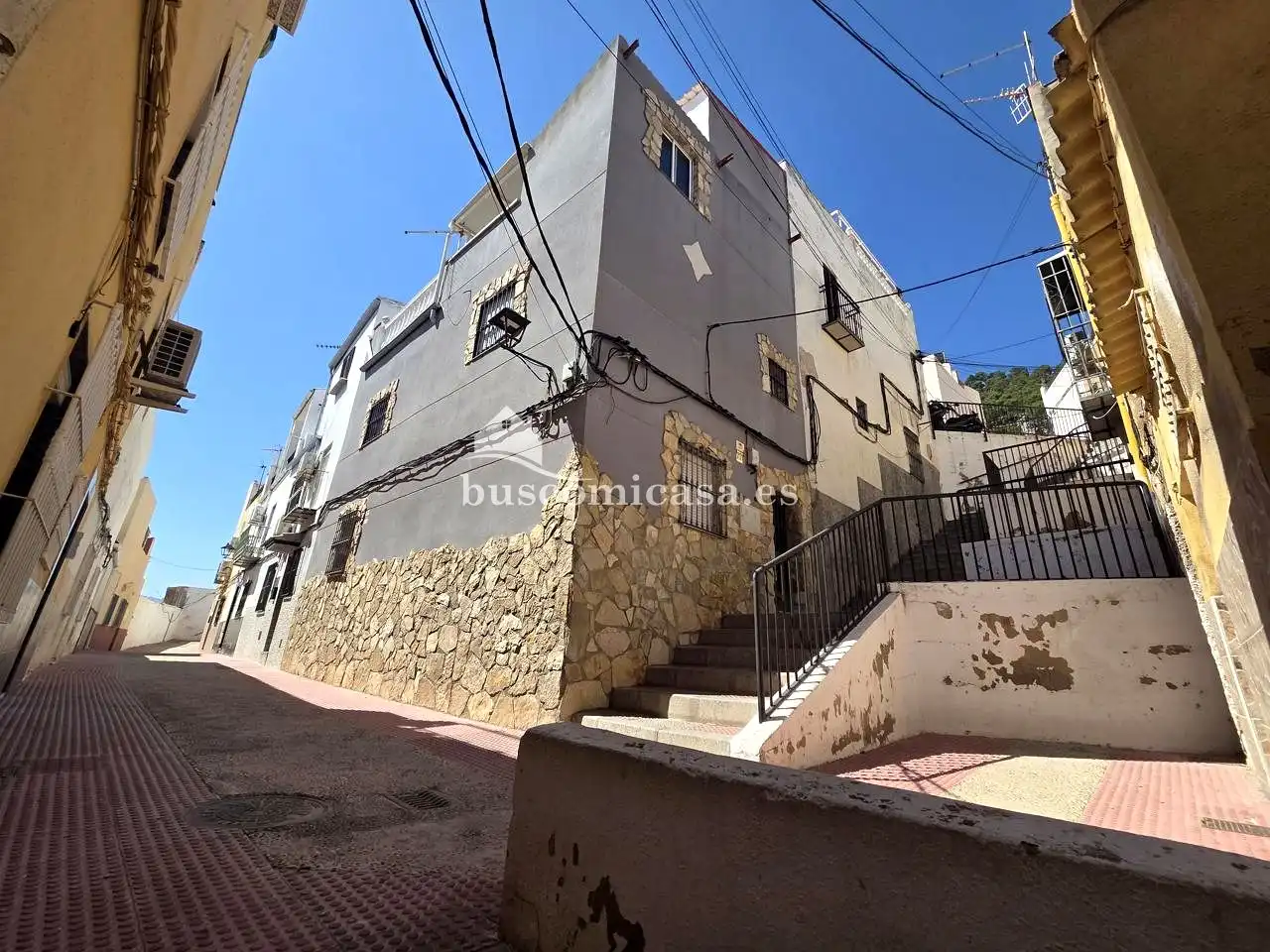 Vista exterior de Casa adosada en venda en Jaén amb Aire condicionat, Terrassa i Moblat