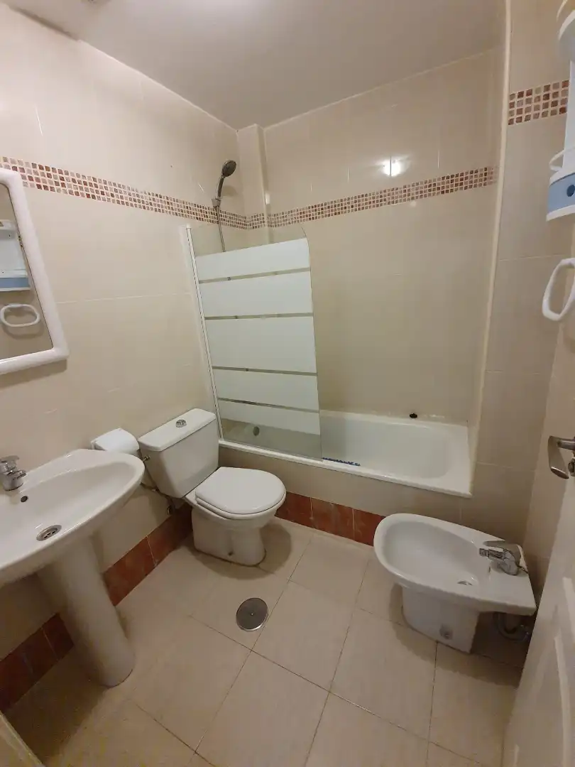 Bany de Apartament en venda en Vélez de Benaudalla amb Aire condicionat, Calefacció i Terrassa