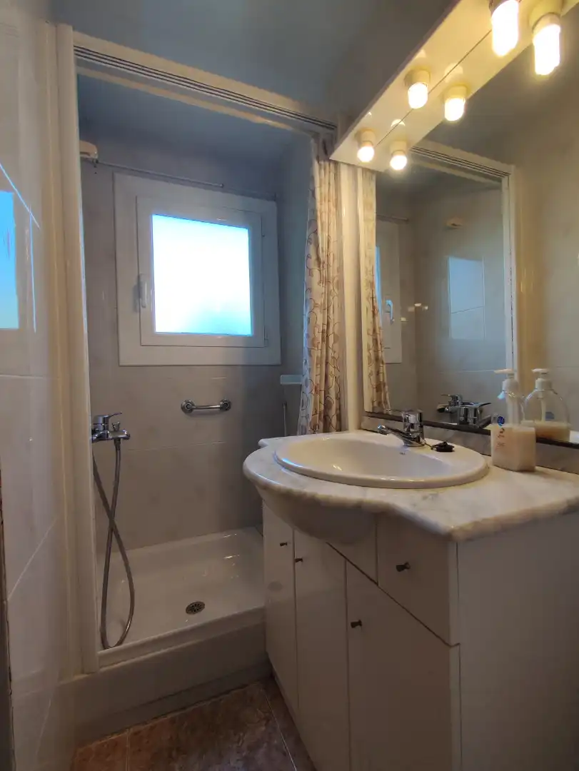 Baño de Piso en venta en Gelida con Aire acondicionado, Calefacción y Terraza