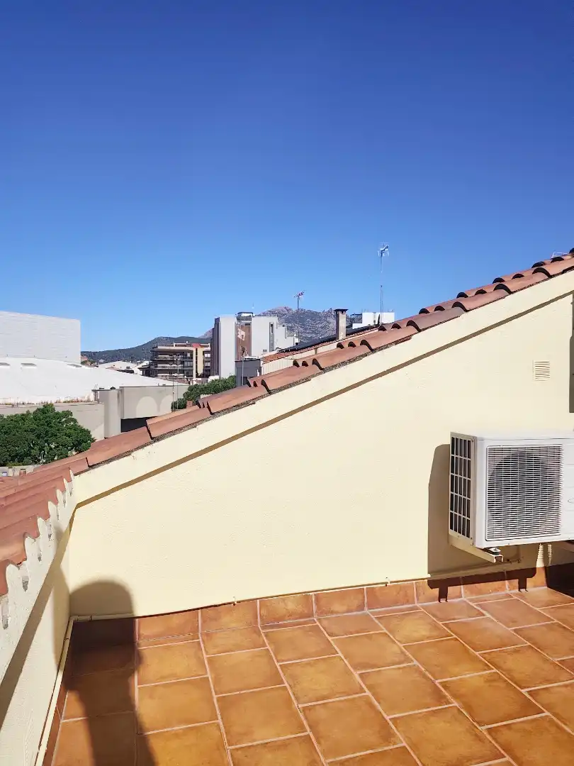 Vista exterior de Casa adosada en venta en Olesa de Montserrat con Aire acondicionado, Calefacción y Trastero
