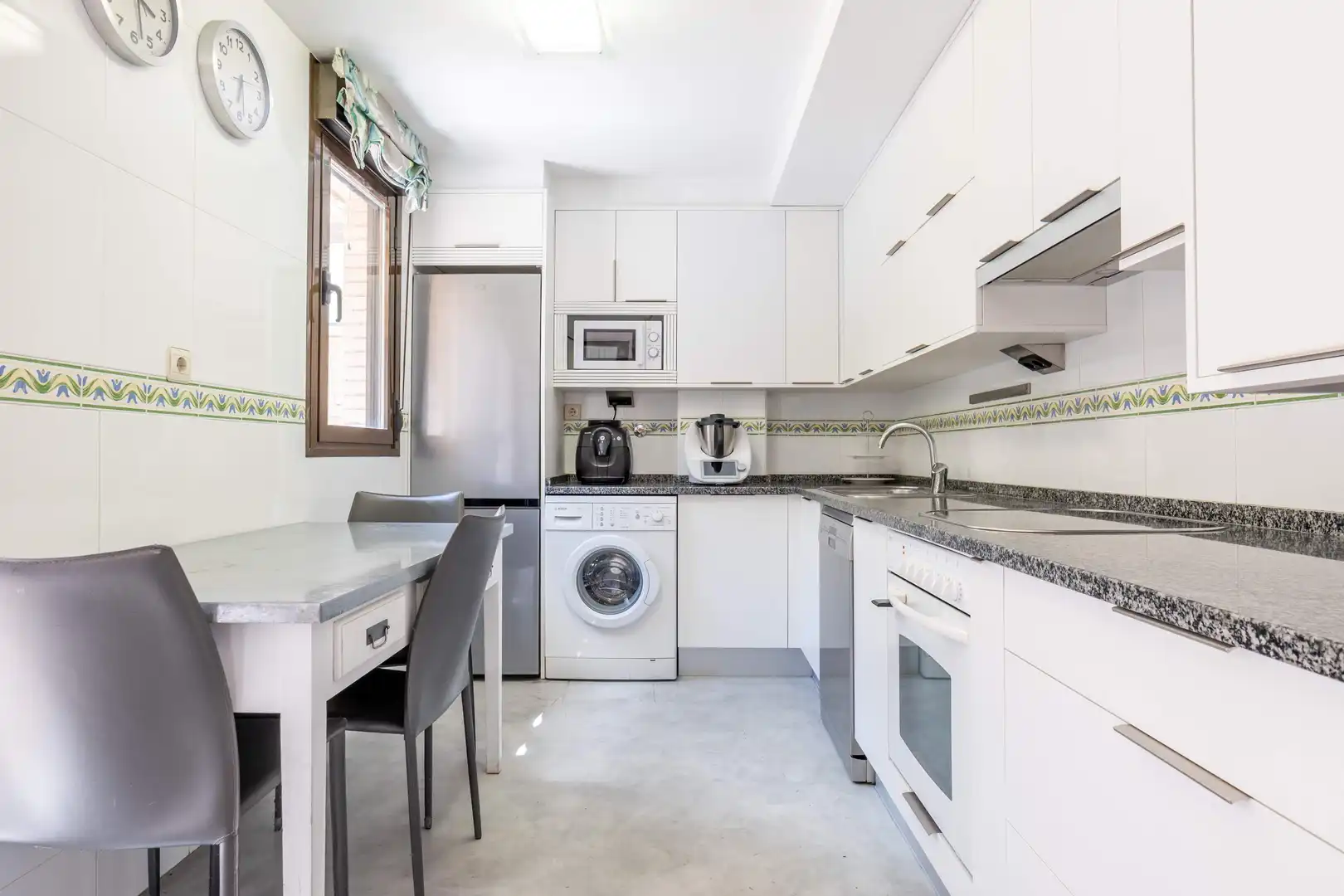 Kitchen of Duplexes for sale in Zaragoza  with Air Conditioner, Heating and Private garden