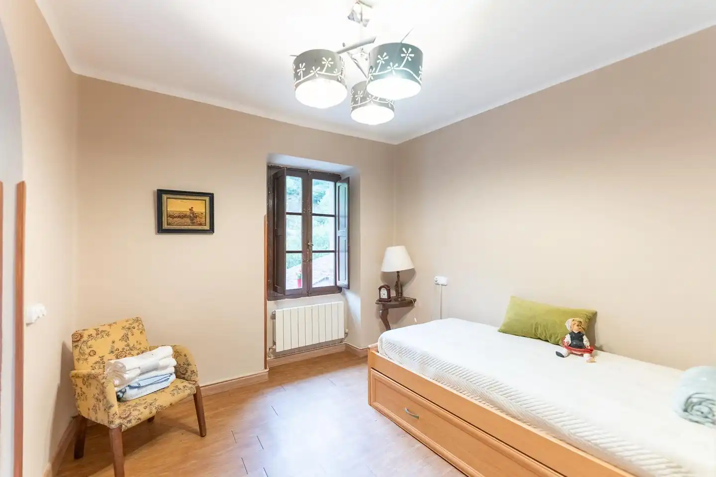 Habitación de Casa adosada en venta en Somiedo con Calefacción, Jardín privado y Terraza