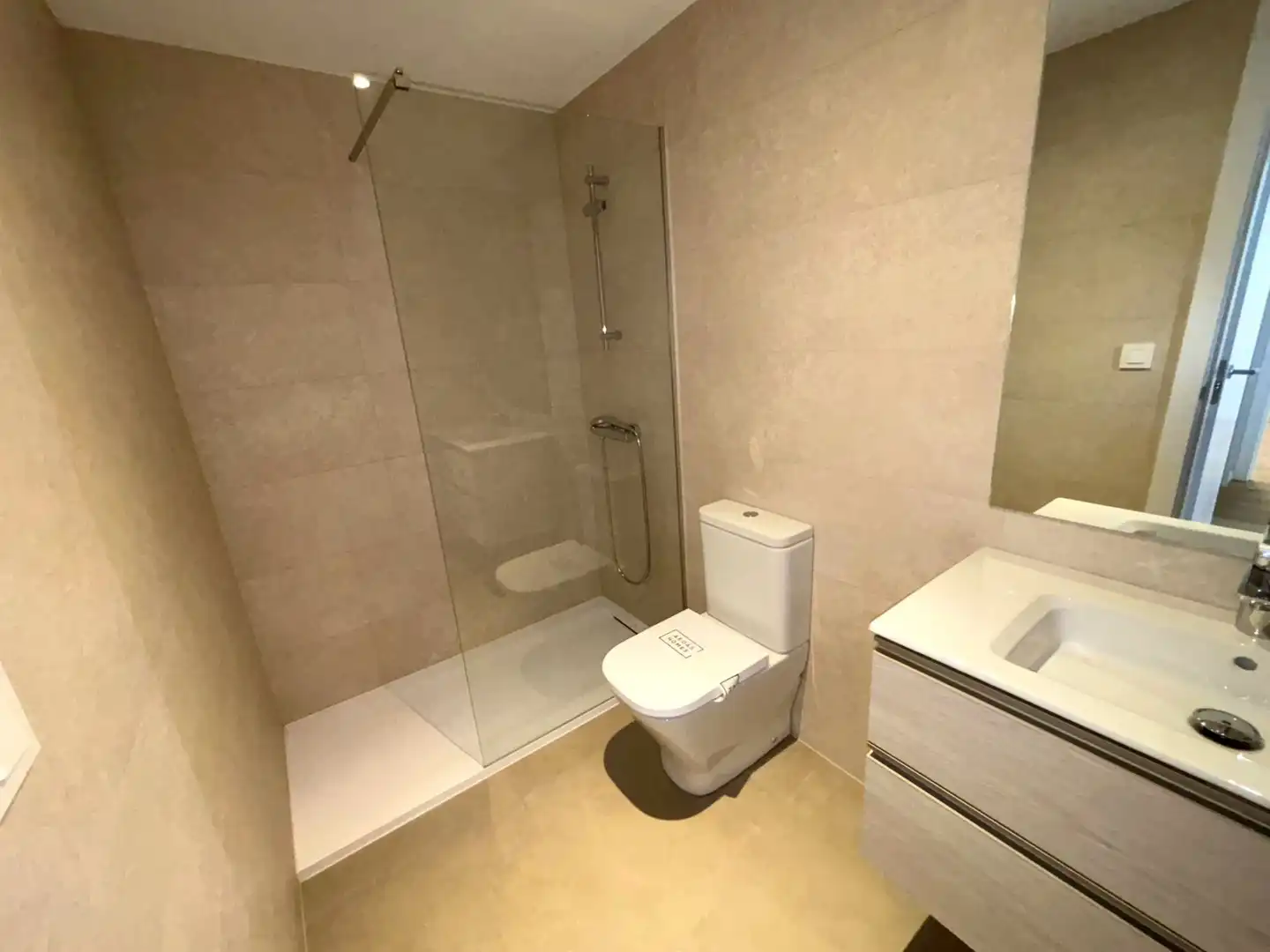 Baño de Piso de alquiler en Murcia con Aire acondicionado, Calefacción y Terraza