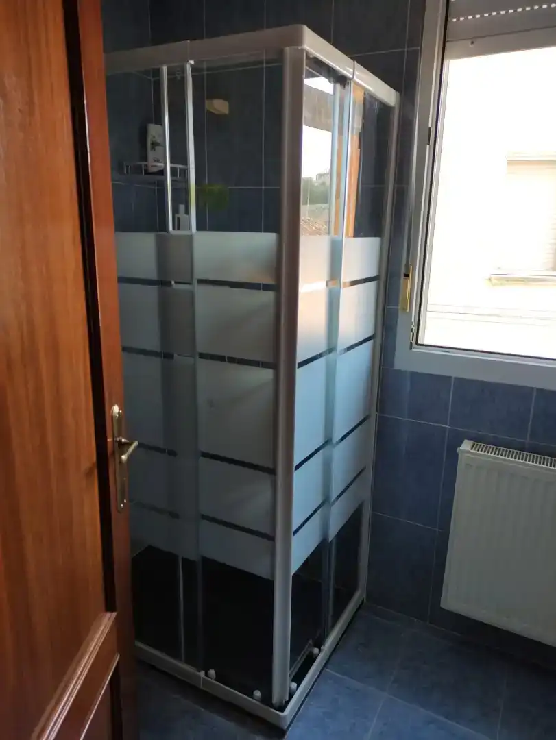 Badezimmer von Wohnung zum Verkauf in Villatuerta mit Parkett, Abstellraum und Ofen