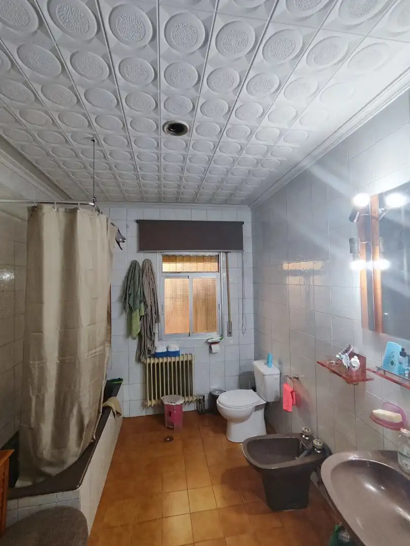 Baño de Local en venta en Madrid