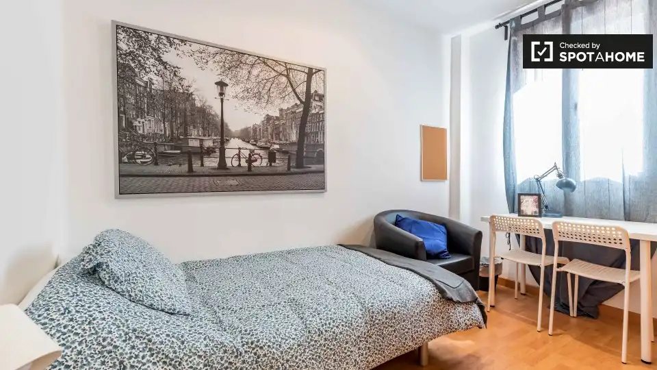 Habitación de Piso de alquiler en Valencia con Aire acondicionado, Calefacción y Amueblado