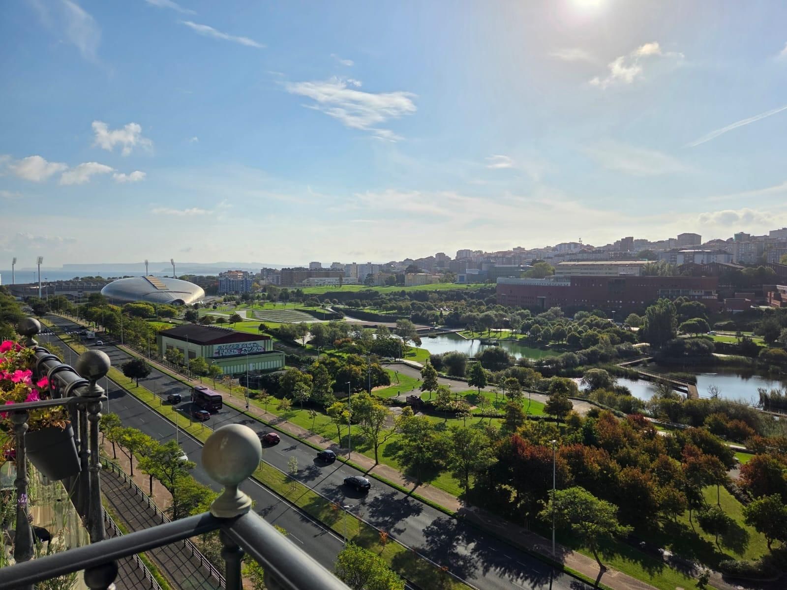 Vista exterior de Apartament de lloguer en Santander amb Calefacció, Parquet i Balcó
