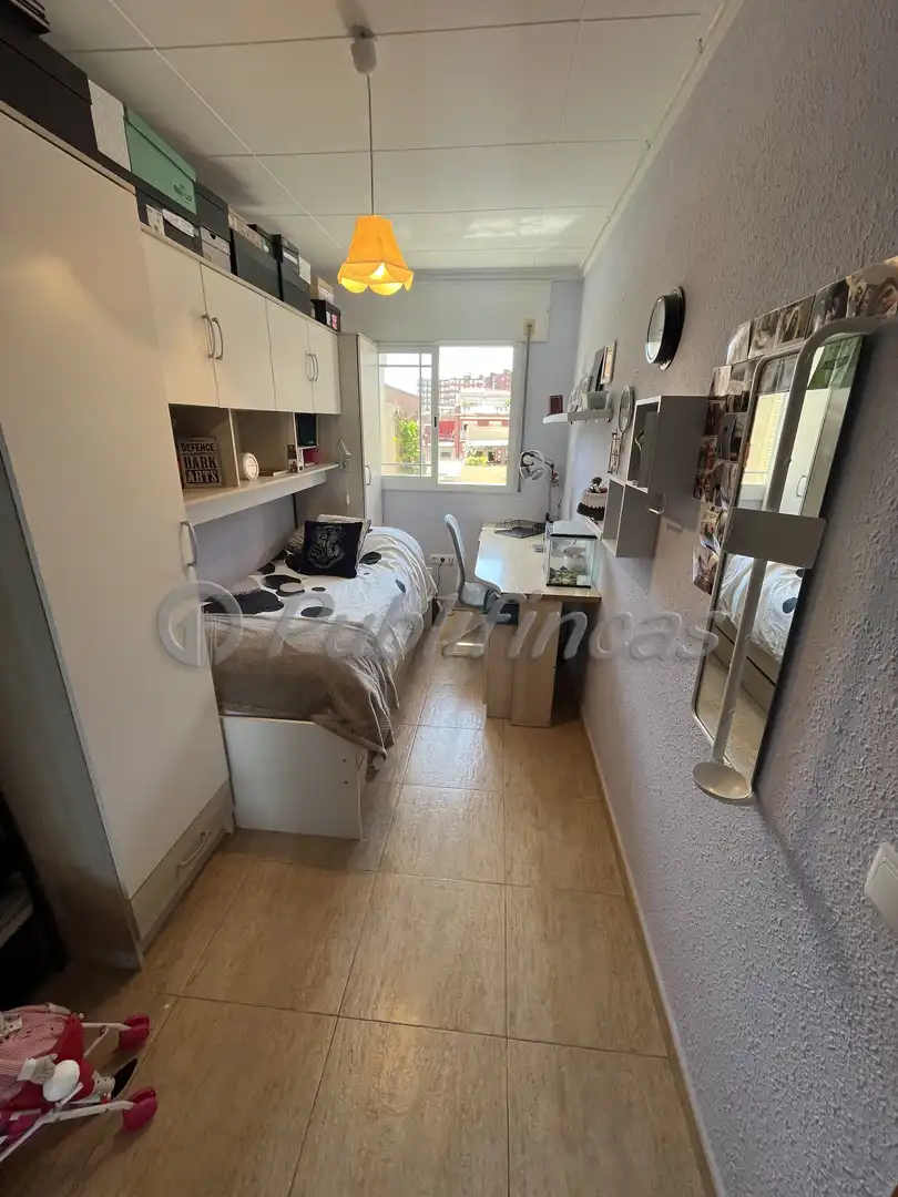 Einfamilien-Reihenhaus zum Verkauf in Carrer de la Pau, Llefià
