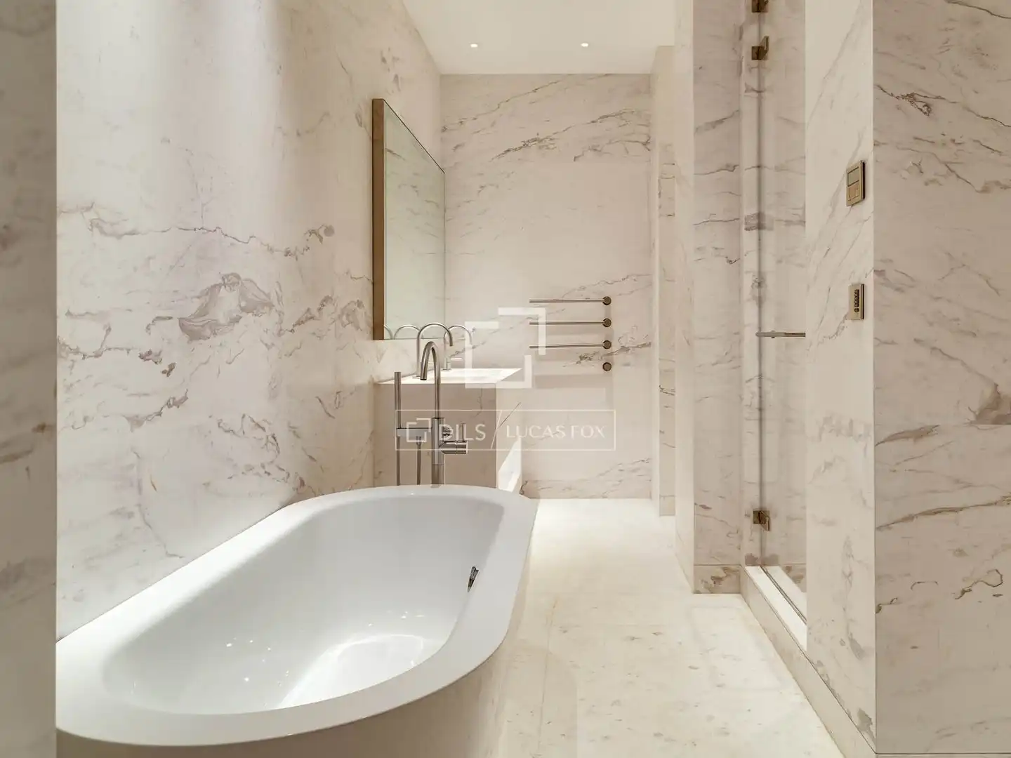Badezimmer von Wohnung zum Verkauf in Barcelona mit Klimaanlage, Heizung und Parkett