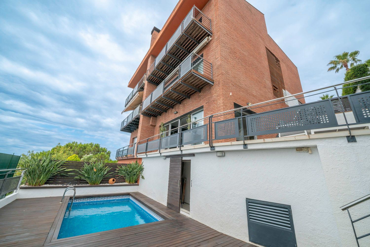 Piscina de Casa o xalet en venda en Calella amb Aire condicionat, Calefacció i Jardí privat