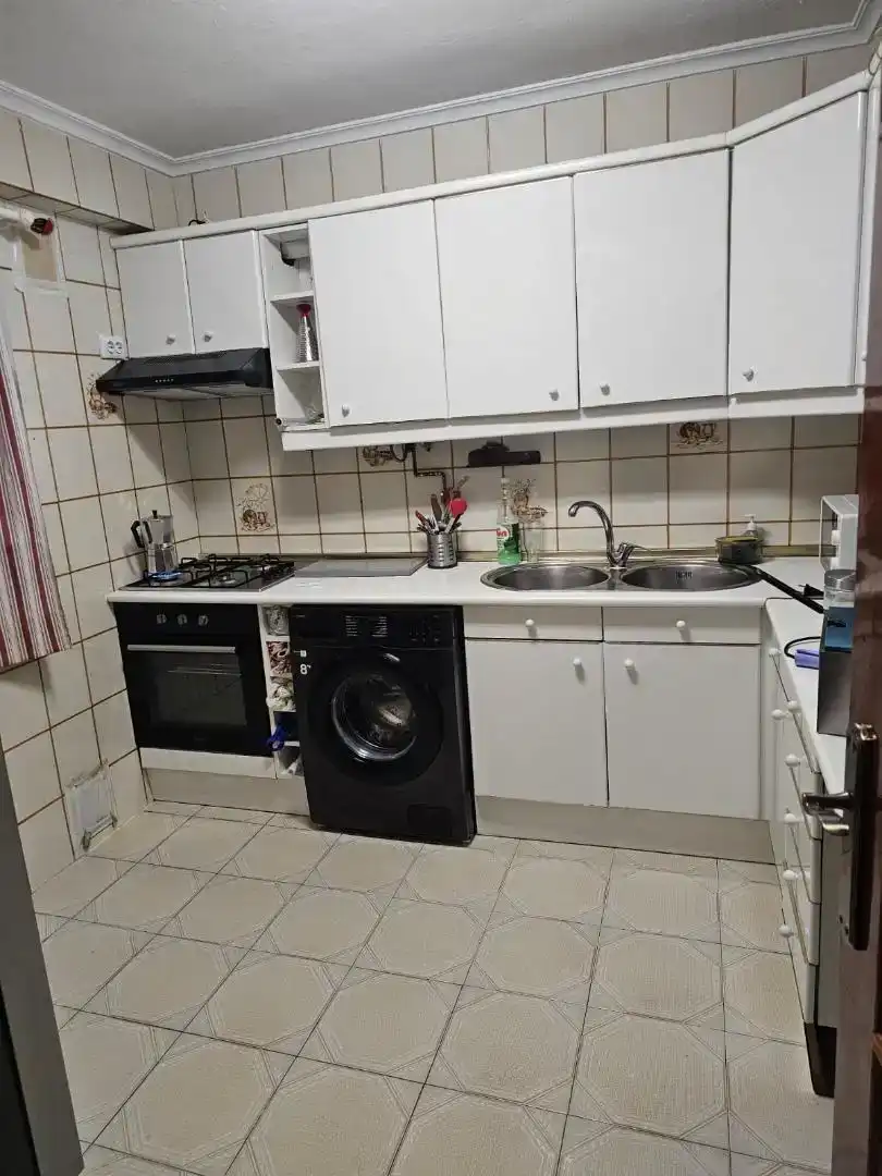 Küche von Wohnung zur Miete in Parla mit Klimaanlage, Ofen und Waschmaschine