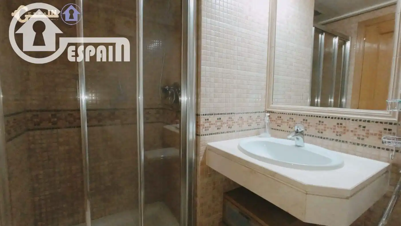 Baño de Piso en venta en Madrid con Aire acondicionado, Calefacción y Jardín privado