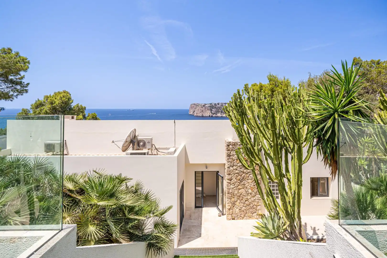 Vista exterior de Casa o xalet en venda en Andratx amb Aire condicionat, Calefacció i Jardí privat