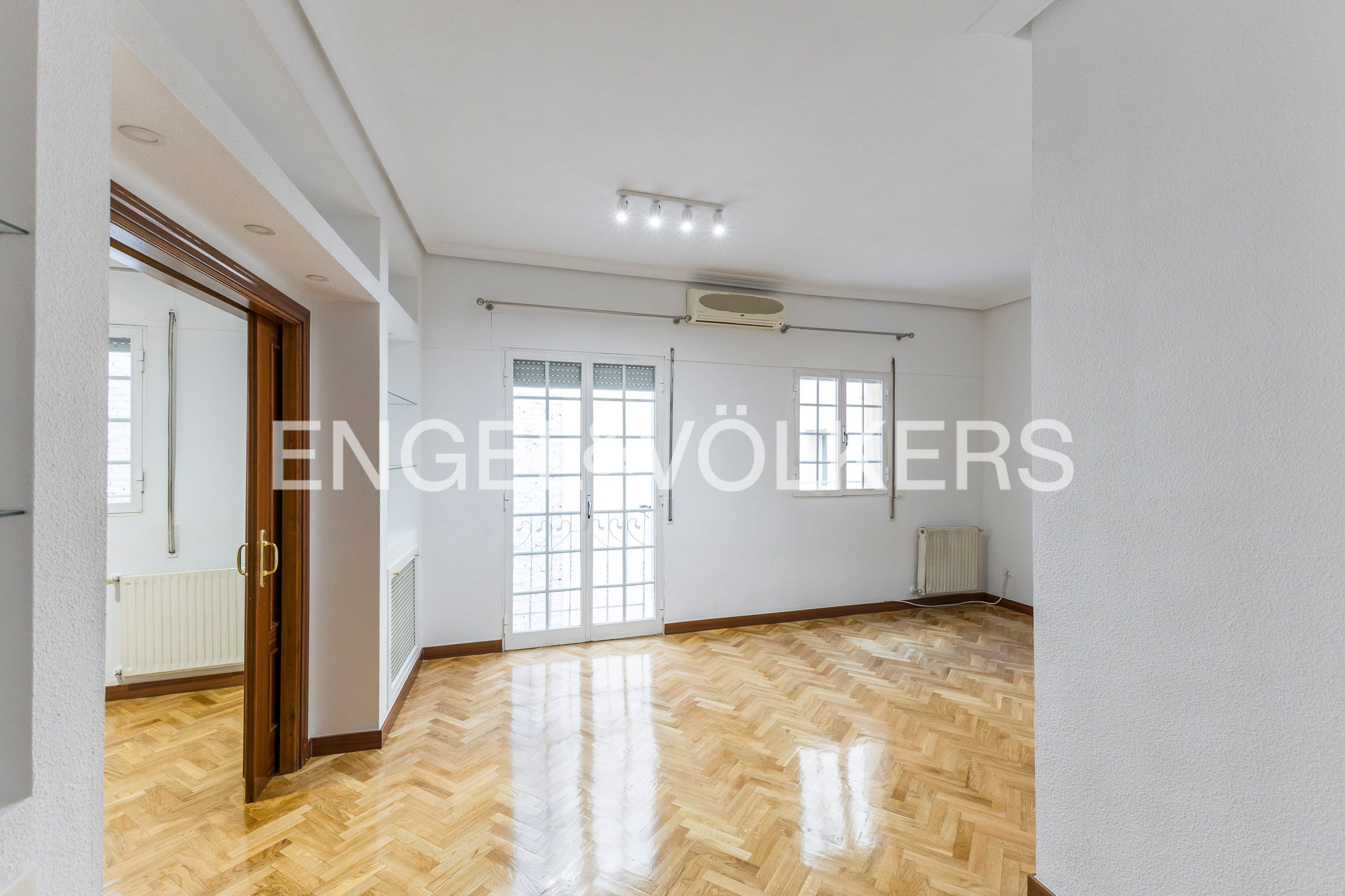 Living room of Apartment to rent in  Madrid Capital  with Air Conditioner, Heating and Parquet flooring