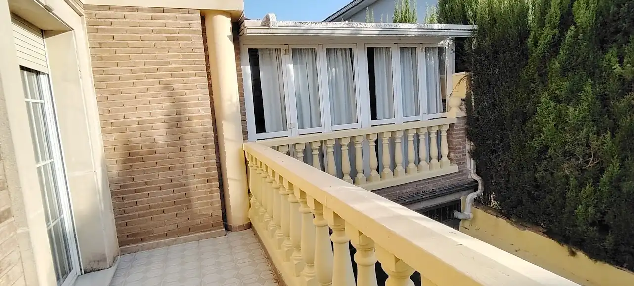Terrassa de Casa o xalet en venda en Linares amb Aire condicionat, Calefacció i Jardí privat