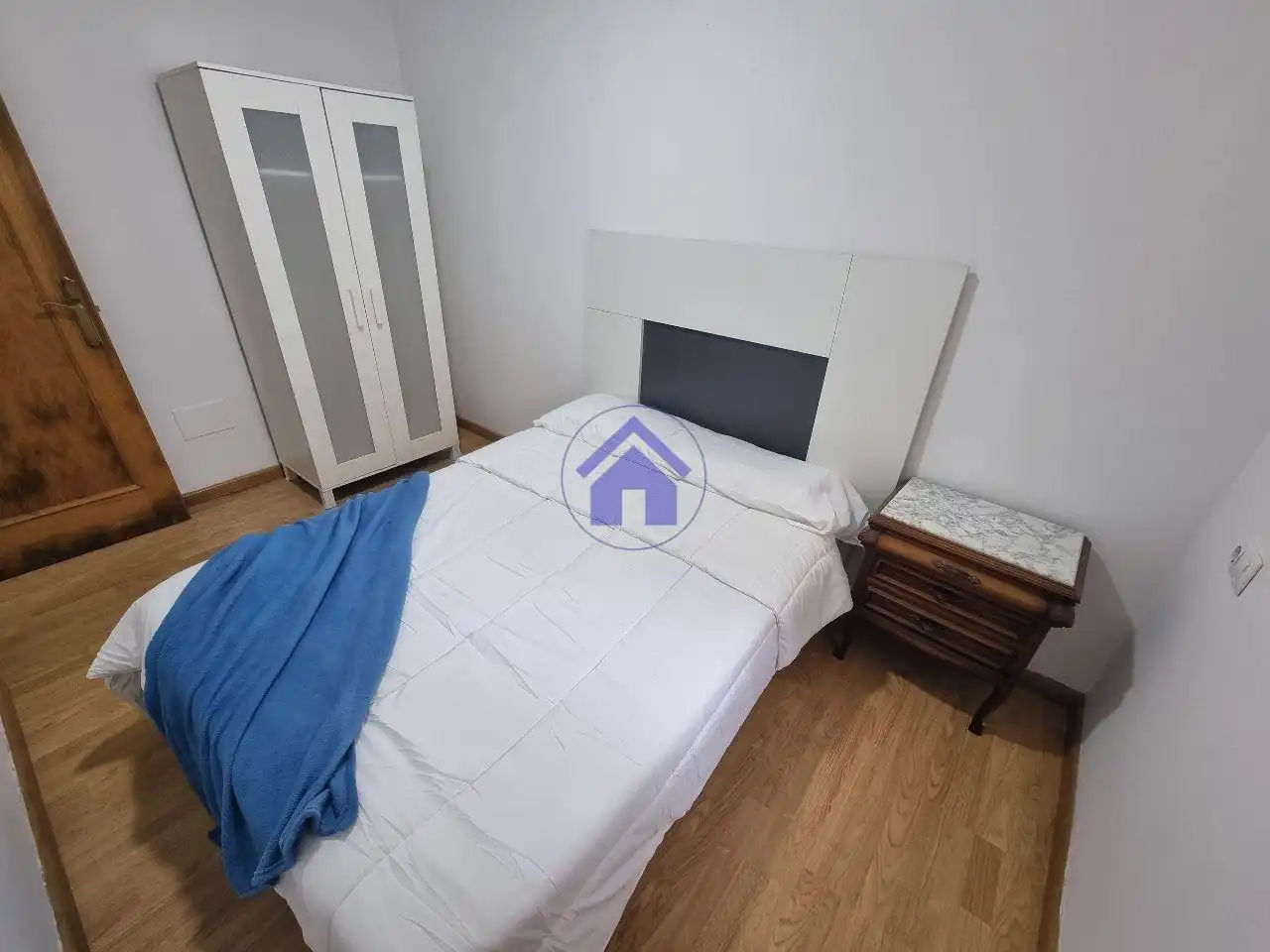 Habitación de Apartamento de alquiler en Vigo  con Calefacción y Amueblado