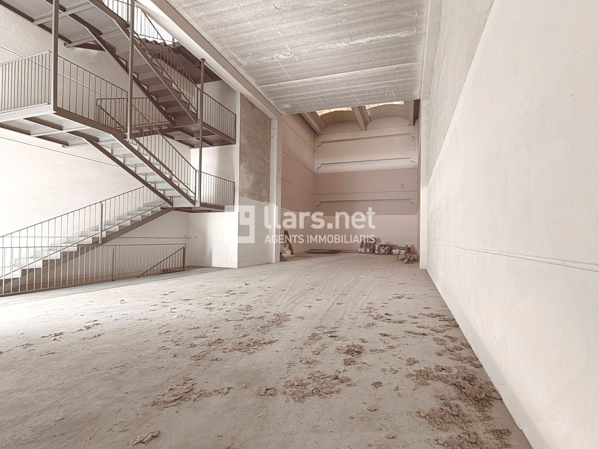 Nau industrial en venda a Carrer de Guillem Rovirosa, Masia Nova -  Solicrup