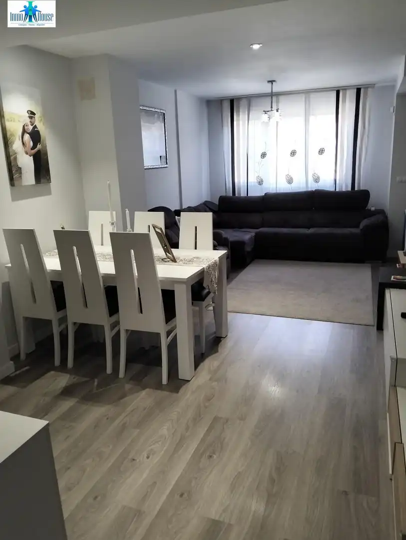 Menjador de Casa adosada en venda en Albacete amb Calefacció, Parquet i Terrassa