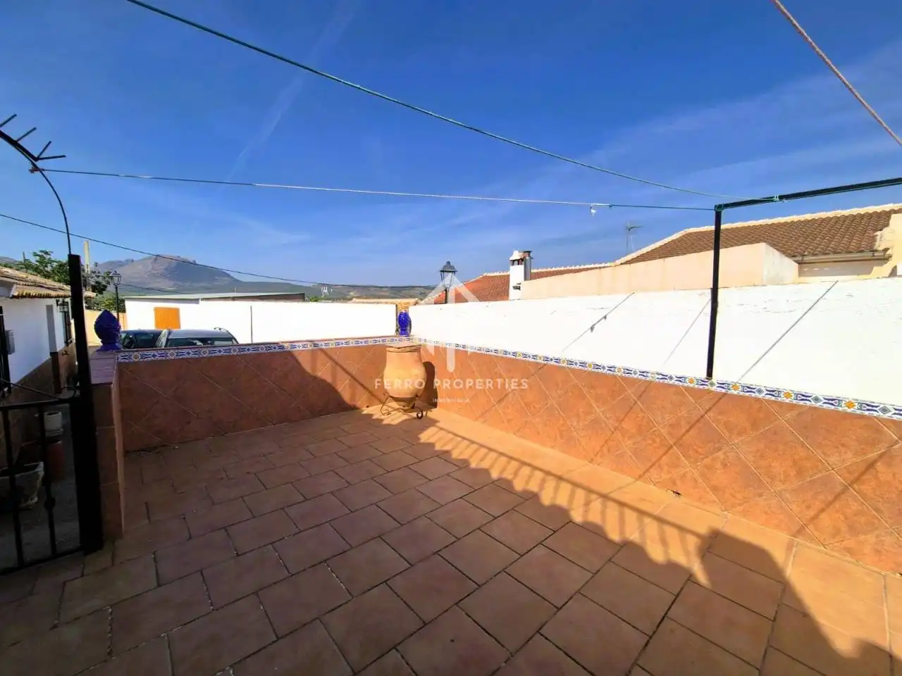 Vista exterior de Casa o xalet en venda en Loja amb Terrassa, Piscina i Moblat