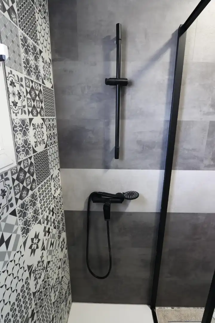 Bathroom of Apartments for rent in Torrevieja  with Air Conditioner, Terrace and Furnished