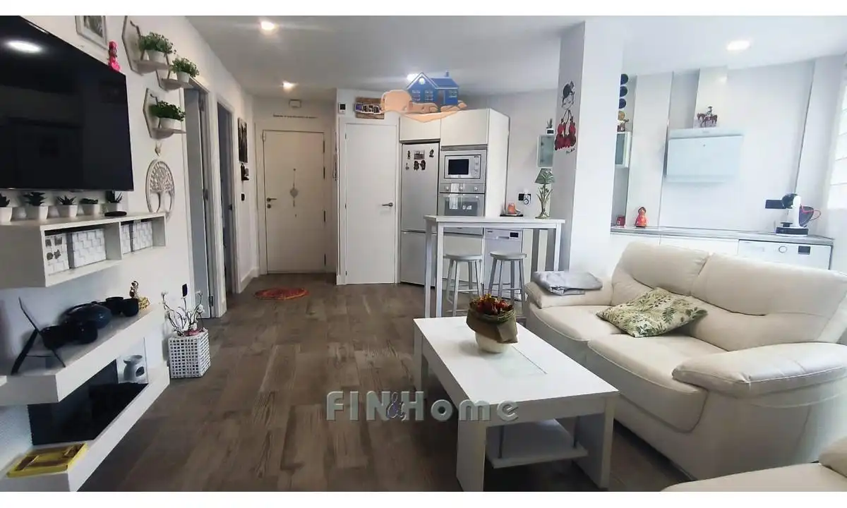 Living room of Flat for sale in Sevilla  with Air Conditioner, Heating and Furnished