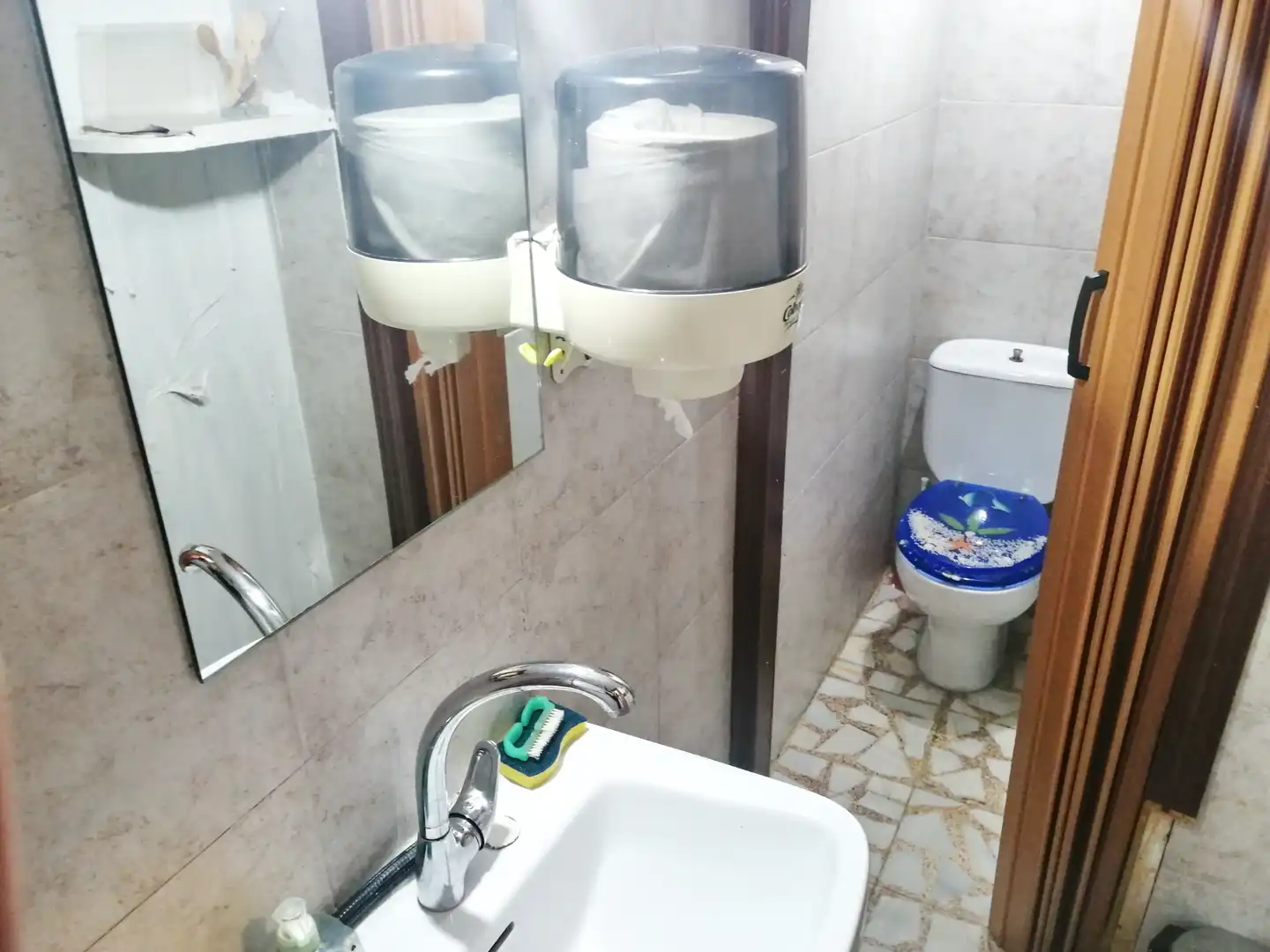 Baño de Local de alquiler en Guadalajara con Aire acondicionado