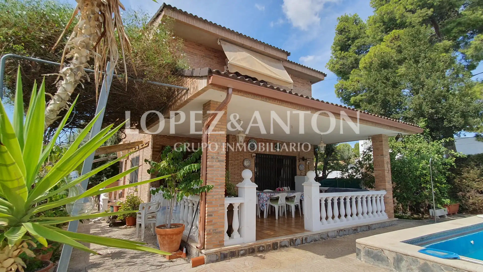 Exterior view of Houses for sale in L'Eliana  with Air Conditioner, Private garden and Terrace