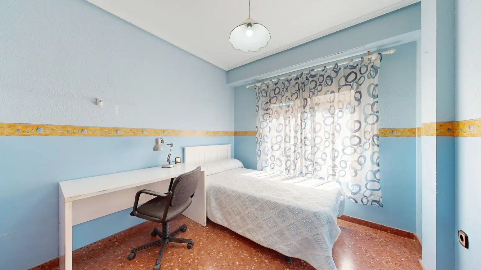 Habitación de Piso en venta en Torrent con Balcón