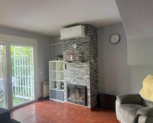 Living room of Single-family semi-detached for sale in Parla  with Air Conditioner, Private garden and Terrace