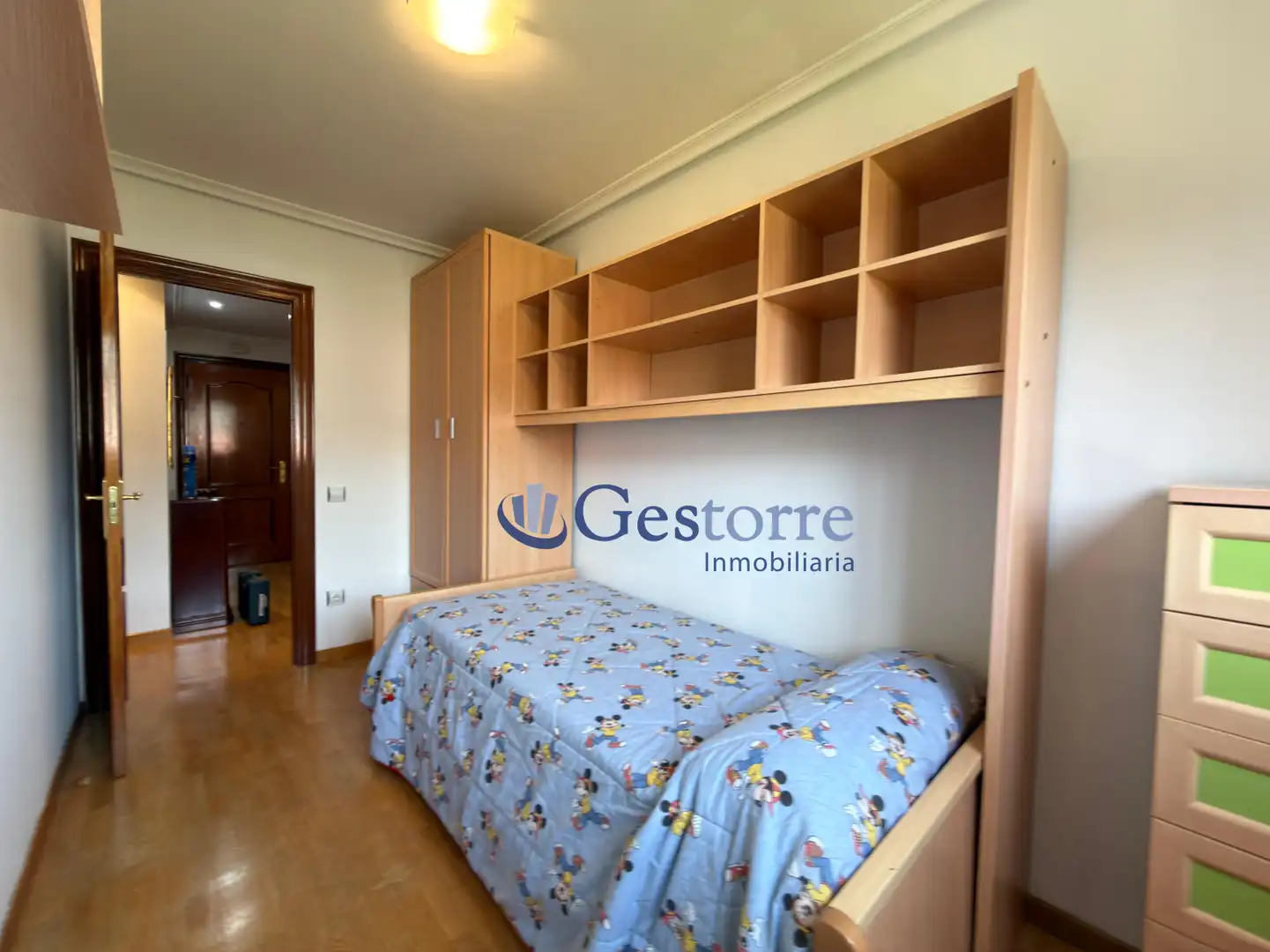 Flat for rent in Oviedo - Calle Favila, Parque del Oeste