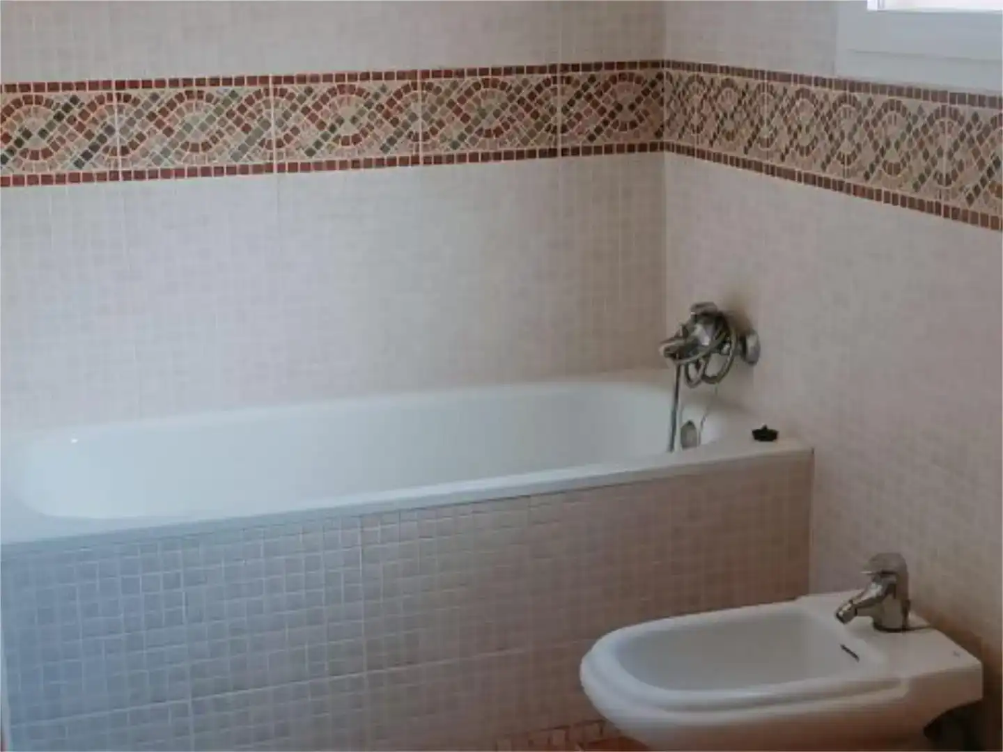 Bany de Casa adosada en venda en Roquetas de Mar amb Aire condicionat, Piscina i Balcó